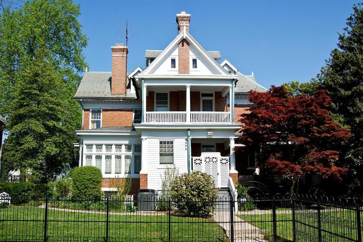 The Albanus Phillips Inn