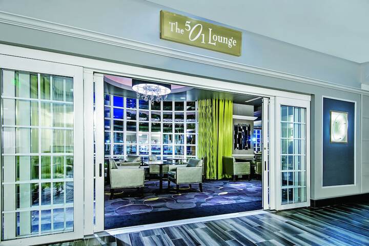 Lounge 50 of 55