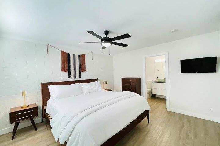 Room 17 of 22