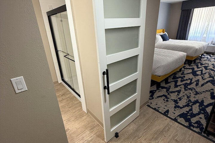Lighthouse Inn & Suites