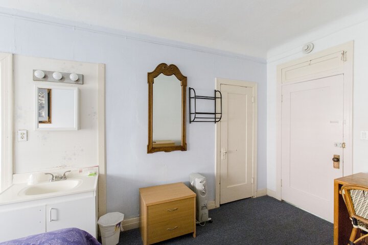 Room 14 of 40