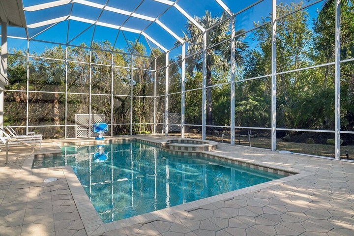 The Palm and Shell Captiva Island Private Luxury Home With Pool hot tub and Beach Access