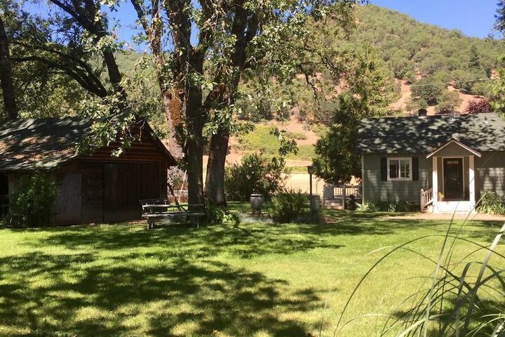 Romantic Rogue River Cottage Near Del Rio Winery
