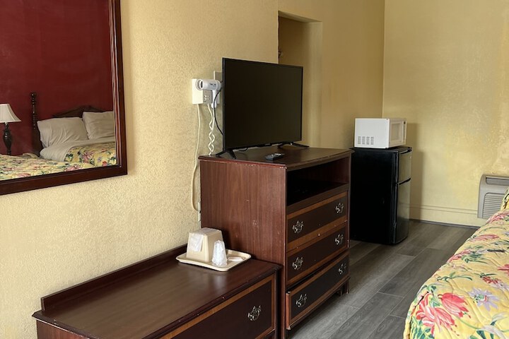 Room 14 of 22