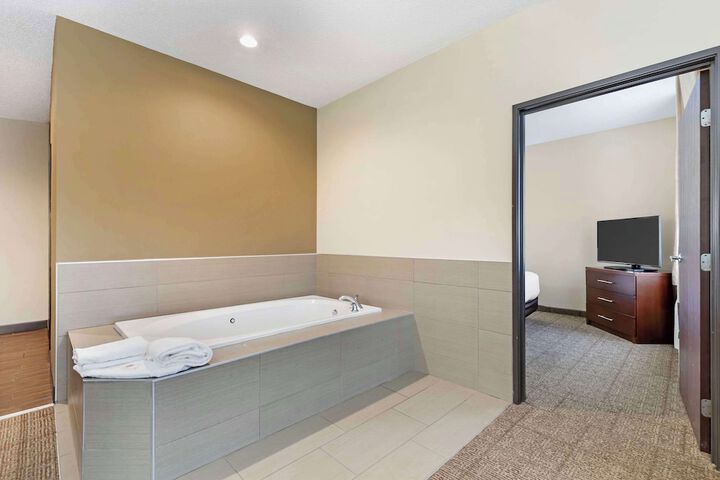 Comfort Suites Cedar Falls Industrial Park