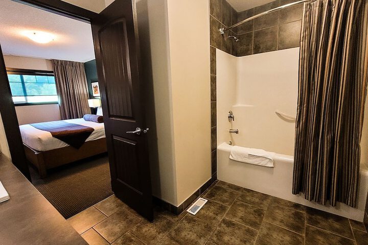 Room 53 of 80