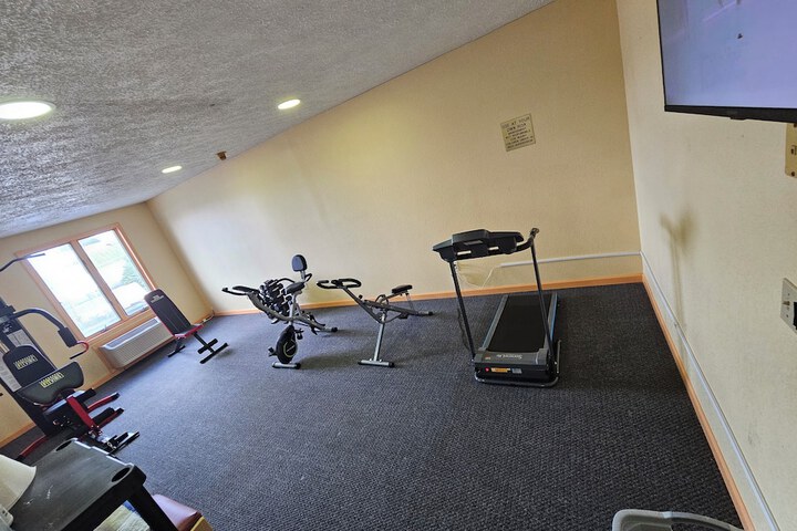Super 8 by Wyndham Hillsville