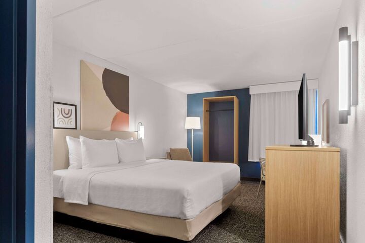Room 17 of 24
