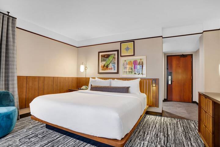Room 83 of 138