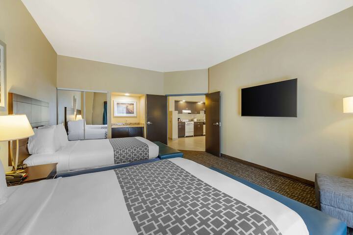 Room 34 of 48