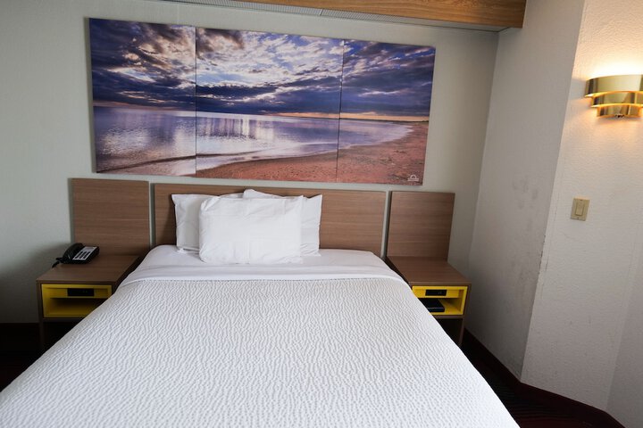 Room 13 of 38
