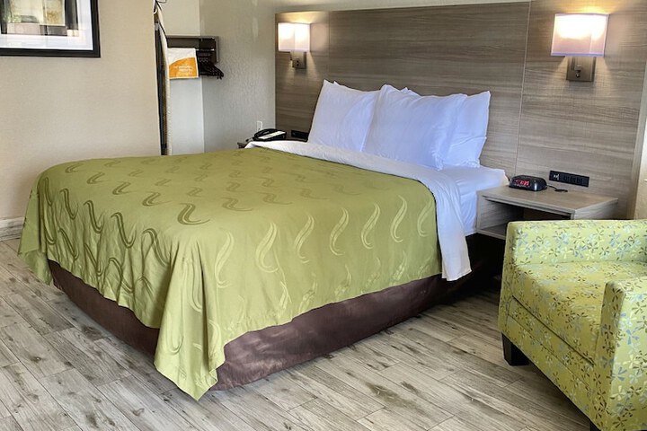 Room 28 of 48