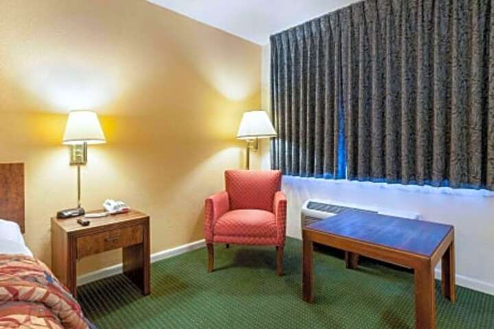 Jasper Inn & Suites