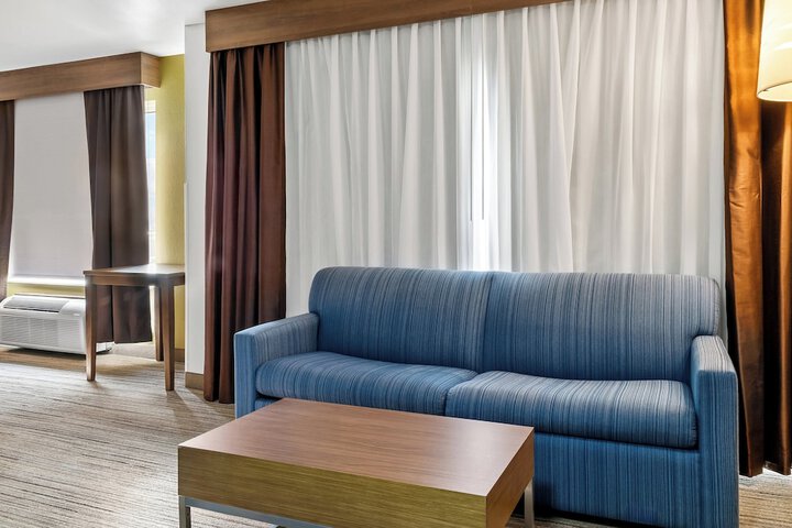 Holiday Inn Express & Suites Marion by IHG