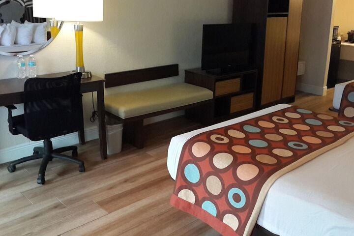 Room 25 of 77
