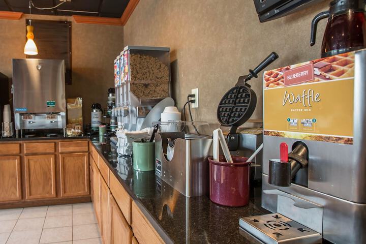 Breakfast/Coffee Service 50 of 68