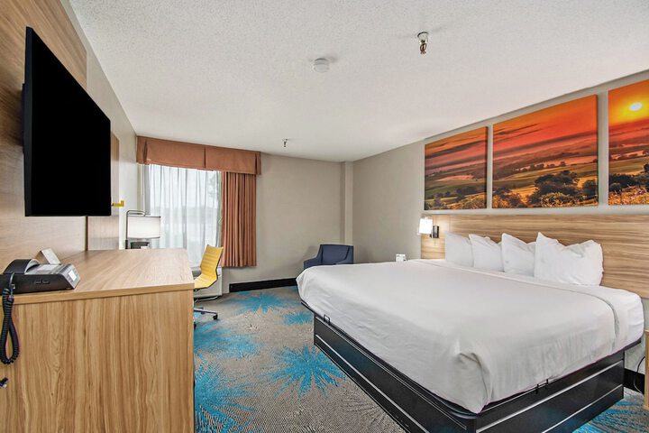 Days Inn & Suites by Wyndham Mt. Pleasant