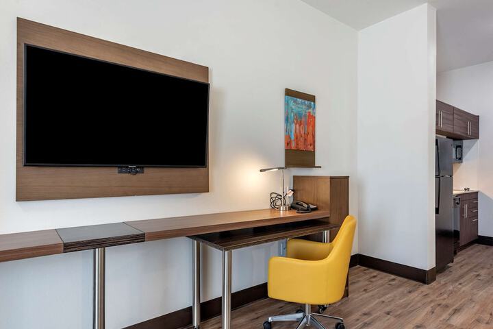 Room 33 of 46