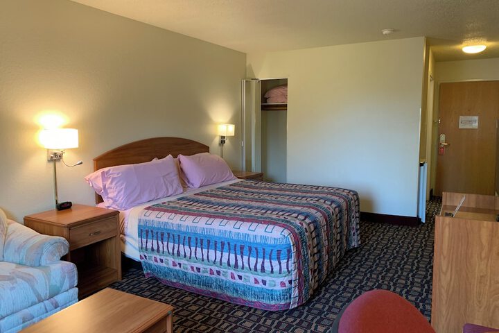 Room 10 of 25