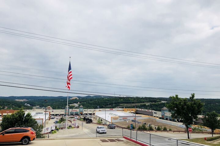 AmericInn by Wyndham Branson & Conference Center