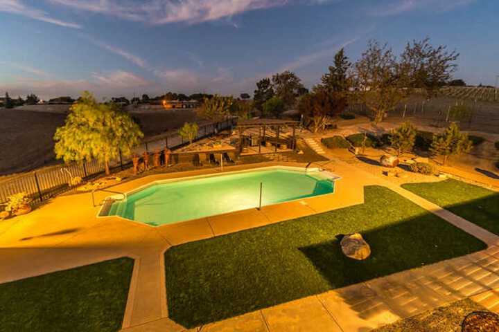 Pool 16 of 39
