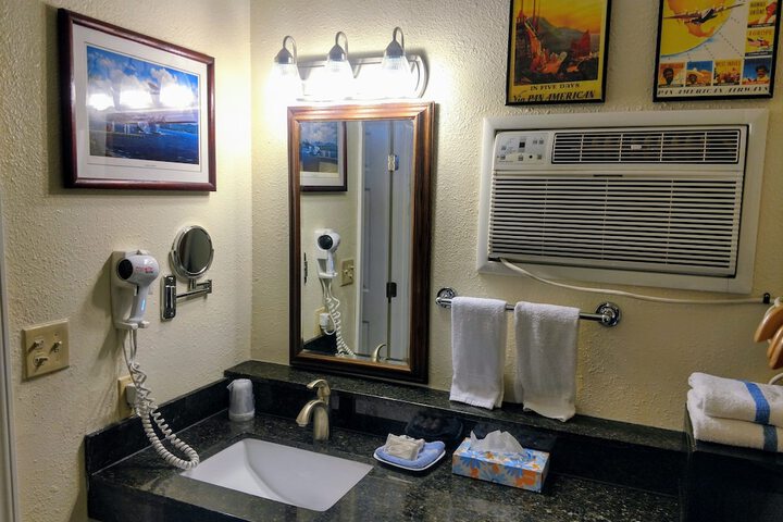 Room 32 of 49