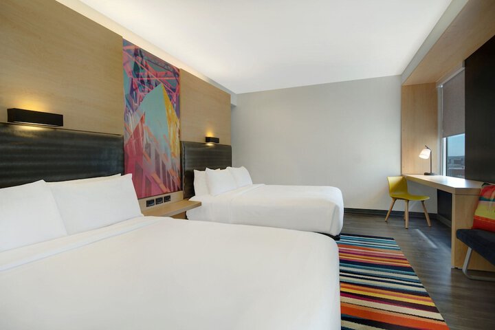 Room 33 of 68