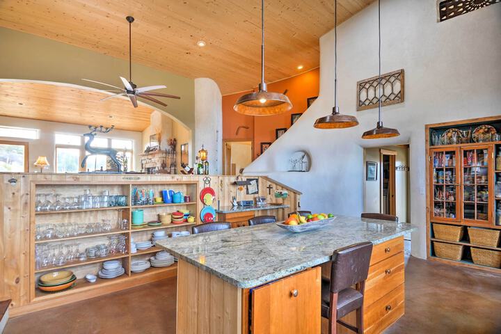 Family-friendly Del Norte Home w / Stunning Views!
