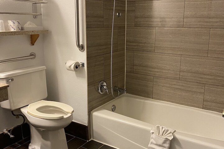 Quality Inn Mauston I-90
