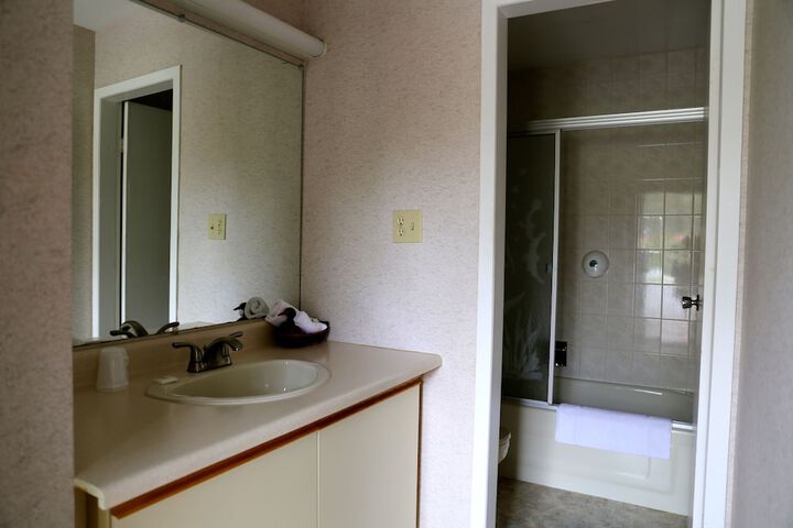 Room 28 of 48