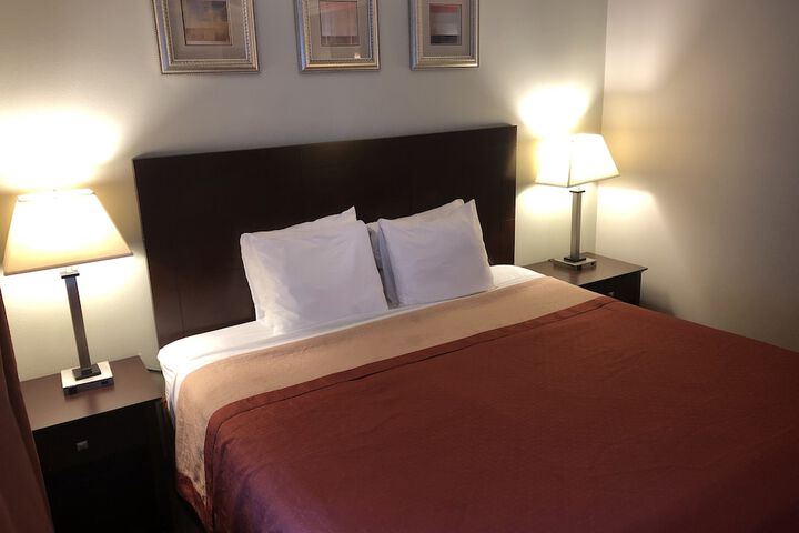 Room 9 of 16