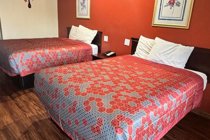 Room 4 of 8