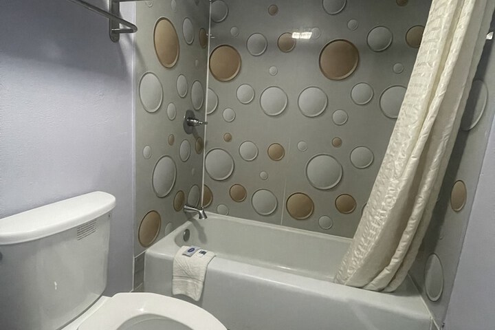Room 10 of 20