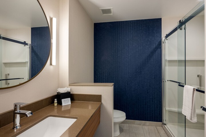 Room 28 of 39