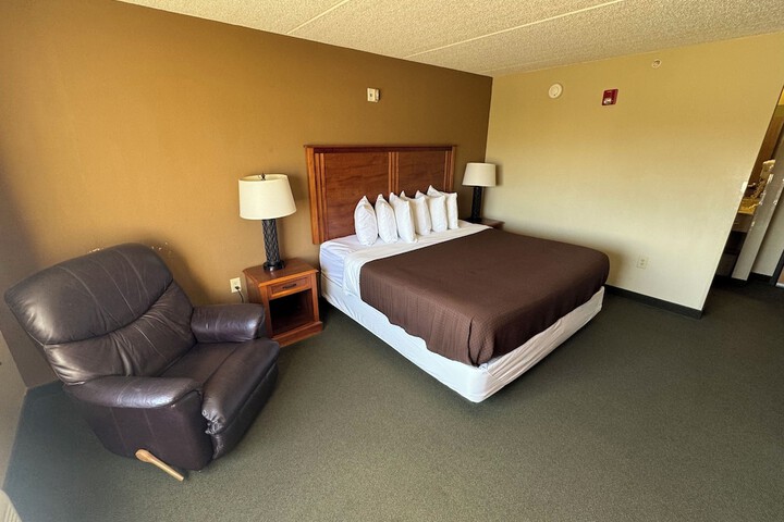 AmericInn by Wyndham McAlester