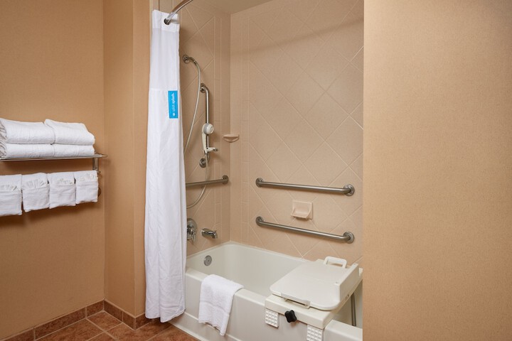 Room 12 of 25