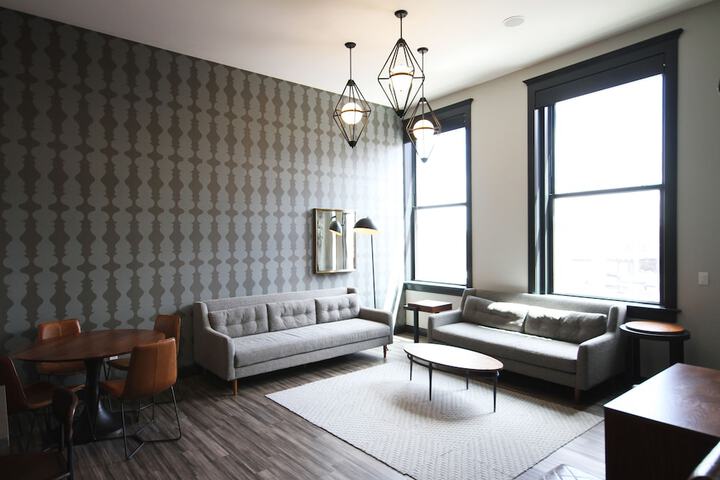 Room 33 of 86
