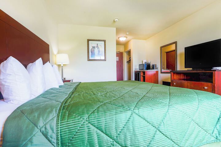 Evansville Inn & Suites by OYO