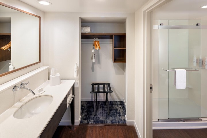 Hampton Inn & Suites Asheville Airport
