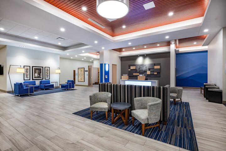 Holiday Inn Express & Suites Lincoln Downtown by IHG