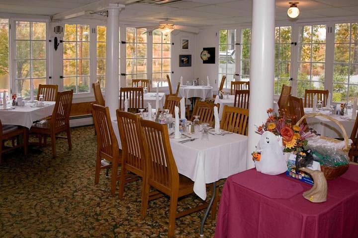 Dining 42 of 62