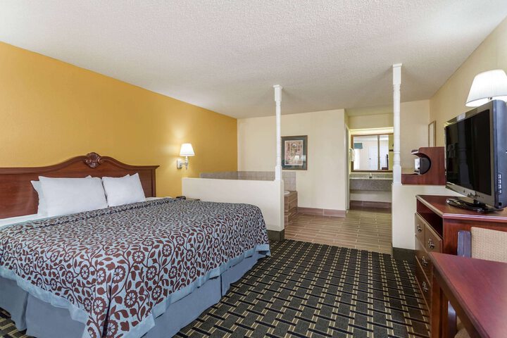 Room 4 of 18