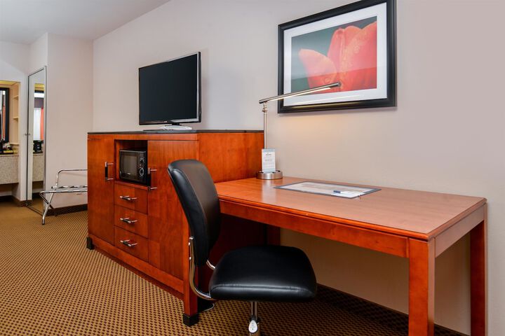 Room 10 of 13