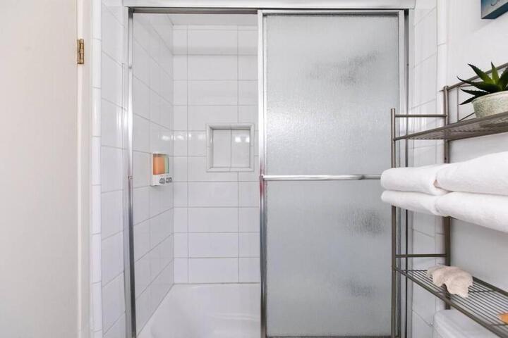 Cali Condo+BBQ+MemoryFoamBeds+12min to Beach