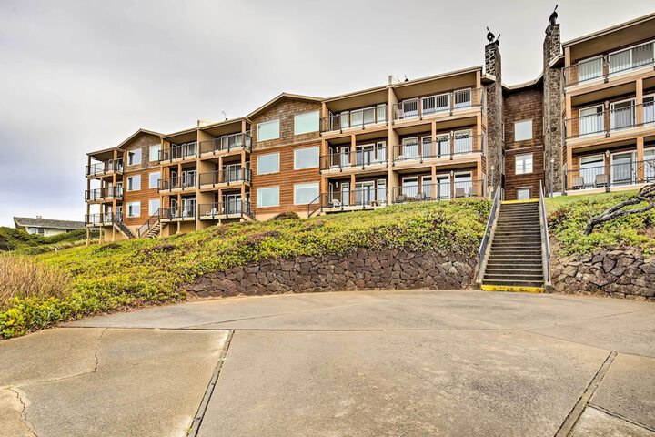 Lincoln City Oceanfront Condo Near Lincoln Beach!