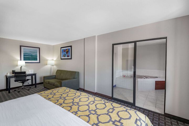 Room 16 of 33