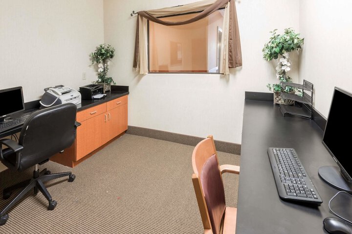 Business Center 30 of 30