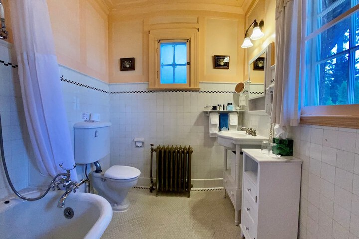 Room 53 of 68