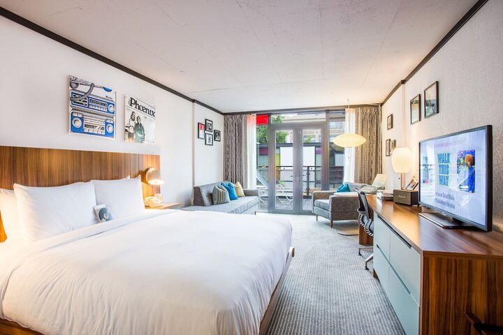 Room 33 of 65