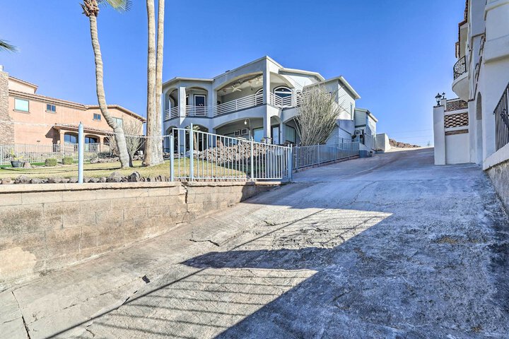 Parker Studio w / Patio & Direct River Access!